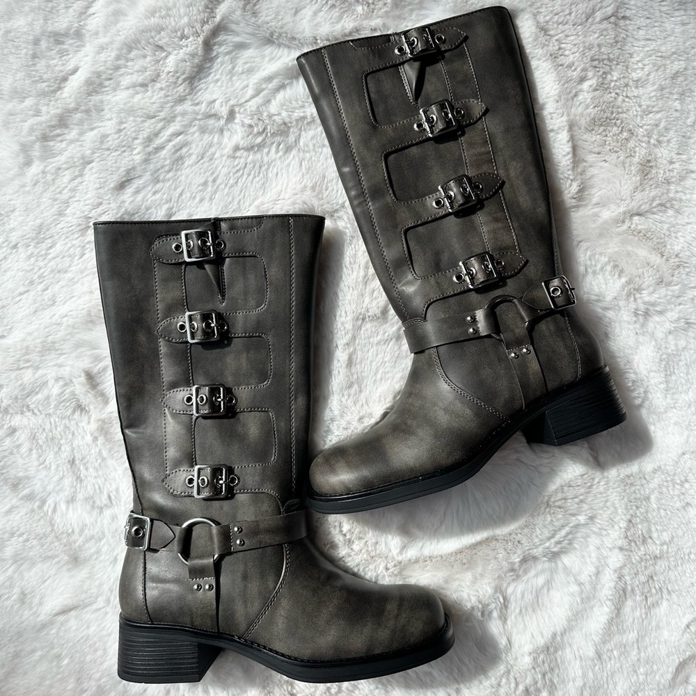 NWT - Shoedazzle Sable Flat Boot, distressed black, size 9